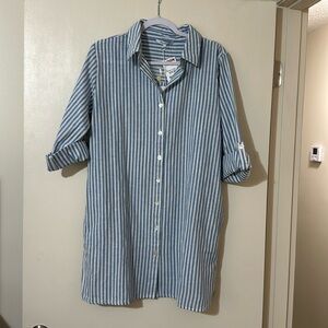 NWT women’s blue/white striped oversized tunic. Size M